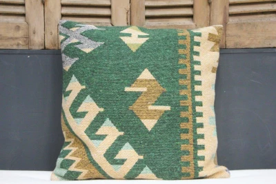 Kussen uit Turkije  60cm x 60cm incl binnenkussen katoenen achterkant (beige) Nr 44036