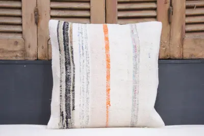 Kussen uit Turkije 50cm x 50cm incl binnenkussen katoenen achterkant (beige) Nr.51621