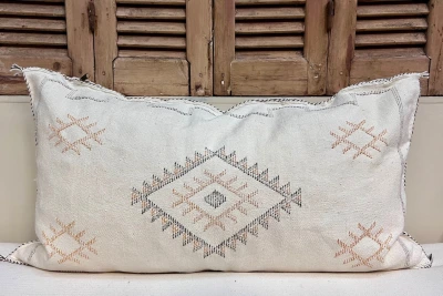 Sabra Kussen uit Marokko wit 100cm x 50cm incl vulling nr.63077
