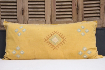 Kussen uit Marokko geel 100cm x 50cm incl vulling nr.66000