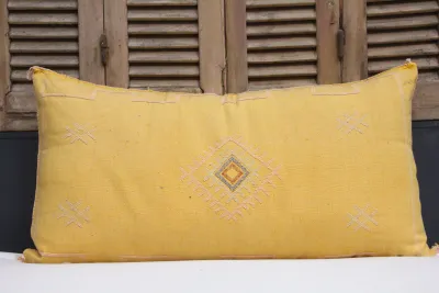Kussen uit Marokko geel 100cm x 50cm incl vulling nr.66002