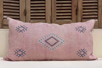Sabra Kussen uit Marokko roze 100cm x 50cm incl vulling nr.63044