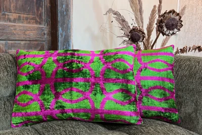 Ikat Velvet kussen groen, paars 60cm x 40cm incl binnen kussen  