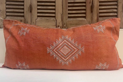 Sabra Kussen uit Marokko Oranje / rood 100cm x 50cm incl vulling nr.63002