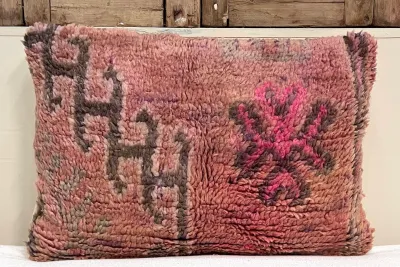 SALE  Marokkaans berber kussen nr. 8241 60cm x 40cm Kussen heeft gaatje (zie foto's)