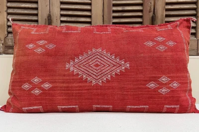 Sabra Kussen uit Marokko rood 100cm x 50cm incl vulling nr.56220