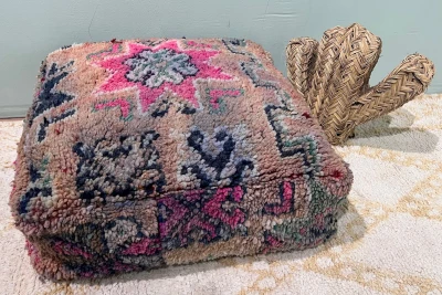 SALE Marokkaanse Poef nr.37401 60cm x 60cm x 25cm (gaatje, zie foto's) inclusief vulling!