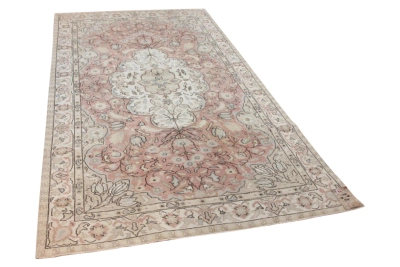 Vintage vloerkleed zandkleur met roze 11030 292cm x 166cm