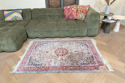 Sale Antiek zijde vloerkleedje (dun) 167cm x 113cm)