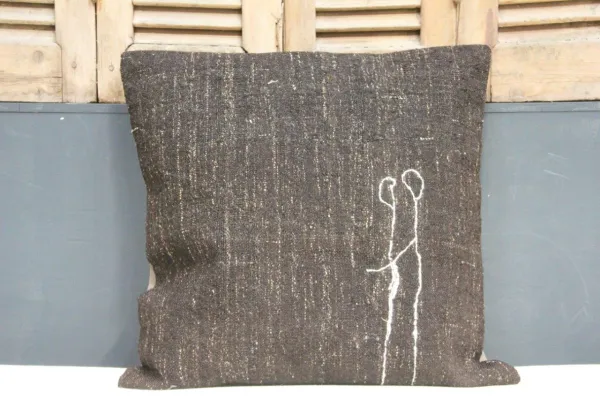 Kussen uit Turkije  60cm x 60cm incl binnenkussen katoenen achterkant (beige) Nr 21259