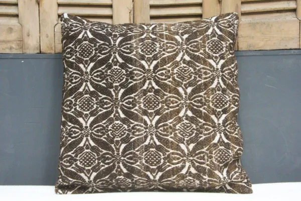 Kussen uit Turkije  60cm x 60cm incl binnenkussen katoenen achterkant (beige) Nr 21266