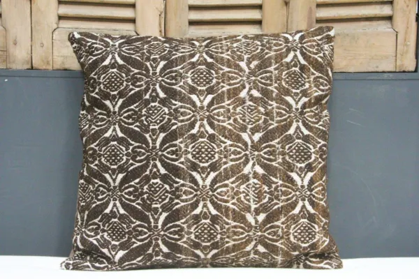Kussen uit Turkije  60cm x 60cm incl binnenkussen katoenen achterkant (beige) Nr 21282