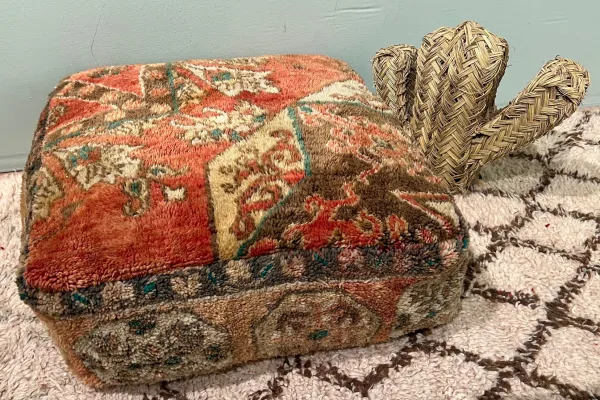 Sale Marokkaanse Poef 60cm x 60cm x 25cm nr: 44085 poef heeft een klein gaatje (zie foto)