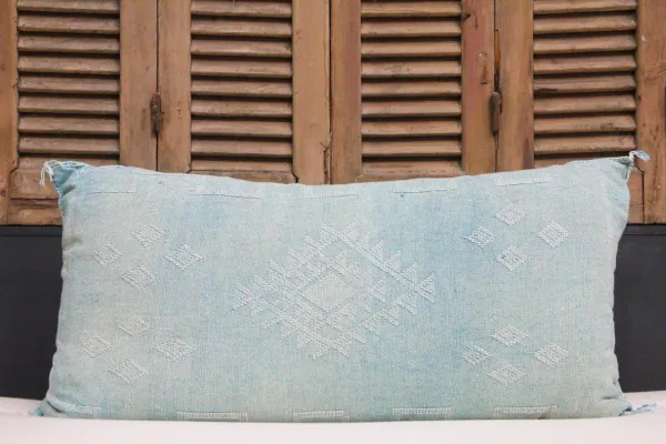 Sabra Kussen uit Marokko licht blauw 100cm x 50cm incl vulling nr. 58115