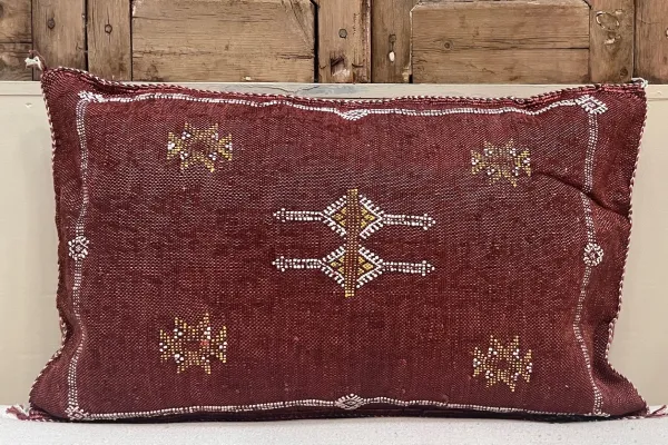 Sabra Kussen uit Marokko bordeauxrood 60cm x 40cm incl vulling nr.61187