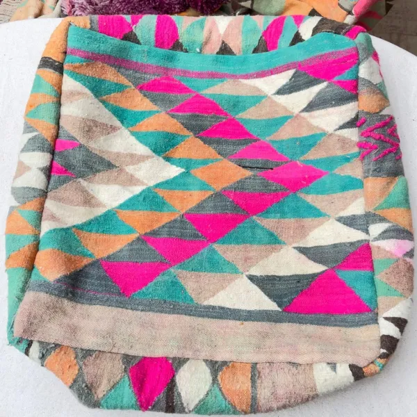 VERWACHT Marokkaanse Poef nr.94718  60cm x 60cm x 25cm leverbaar eind februari