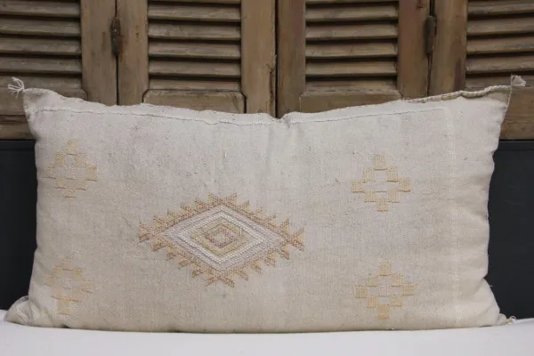 Sabra Kussen uit Marokko beige100cm x 50cm incl vulling nr. 91222