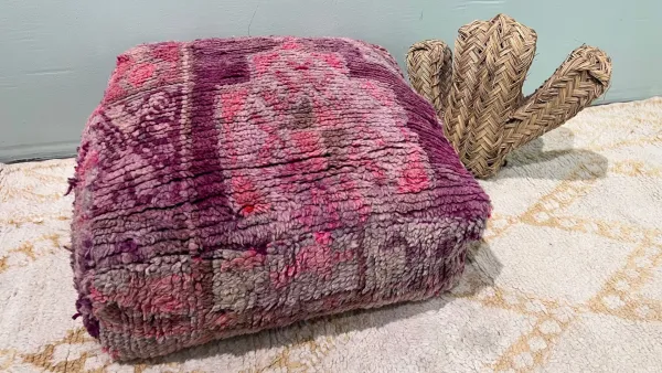 SALE Marokkaanse Poef nr.94018 60cm x 60cm x 25cm (gaatje, zie foto's)