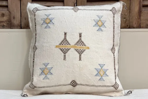 SALE Sabra Kussen Marokko wit 45cm x 45cm incl vulling nr.14128 (kussen heeft een vlek)