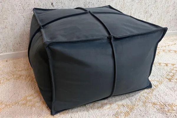 SALE Velvet poef  donkerblauw 60cm x 60cm x 40cm hoog