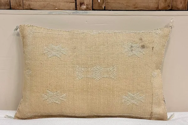 SALE Sabra Kussen uit Marokko bruin 60cm x 40cm incl vulling nr.93345  (kussen heeft een vlek zie foto)