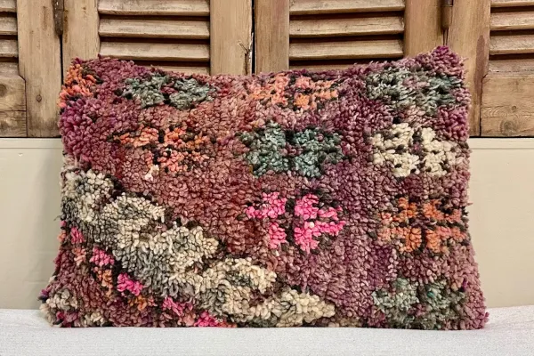SALE Marokkaans berber kussen nr.62649 60cm x 40cm  (kussen heeft een gaatje, zie foto)
