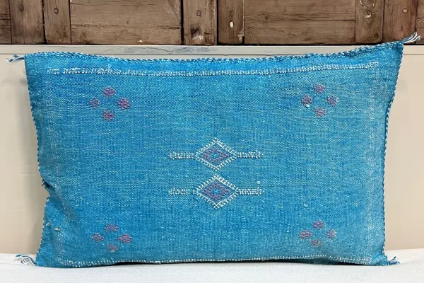 SALE Sabra Kussen uit Marokko blauw 60cm x 40cm incl vulling nr.93319 (kussen heeft een gaatje)