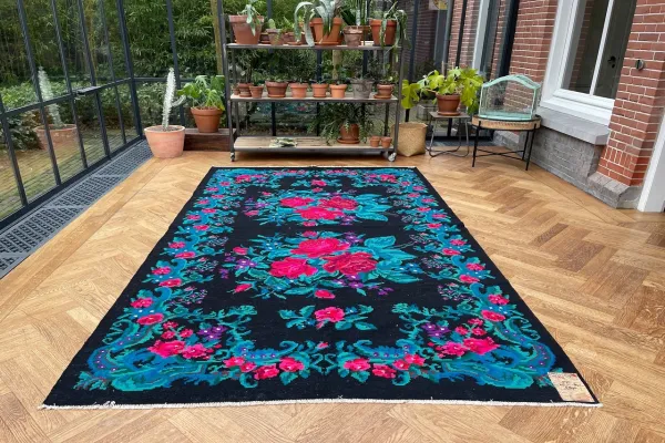 Rozenkelim  315cm x 184cm, handgeweven uit Moldavië, no 290