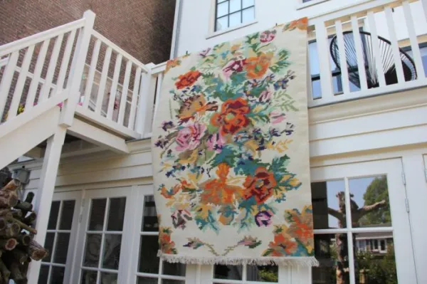 Sale Rozenkelim wit handgeweven 300cm x 200cm showroom model