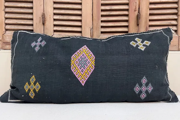 Sabra Kussen uit Marokko zwart 100cm x 50cm incl vulling nr.56217