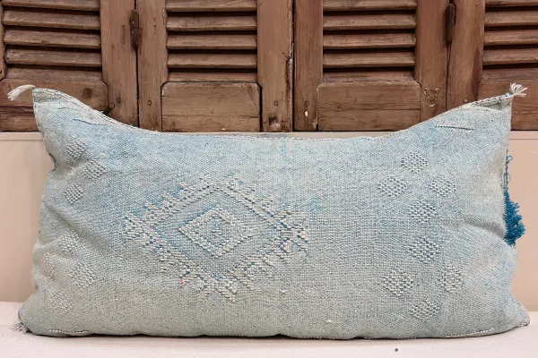 SALE Sabra Kussen uit Marokko blauw 100cm x 50cm incl vulling (kussen heeft een gat, zie foto's)