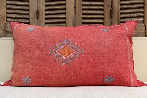 Sabra Kussen uit Marokko rood 100cm x 50cm incl vulling nr.56232