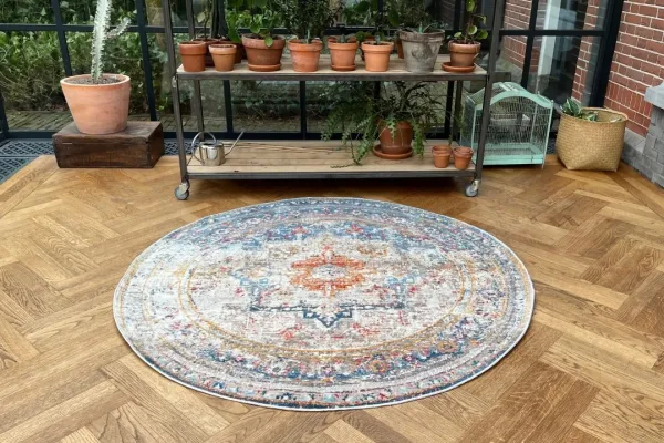 Rond vloerkleed met zachte pool, aardetinten, Ø 160cm kleed heeft zwarte vlek op achterkant