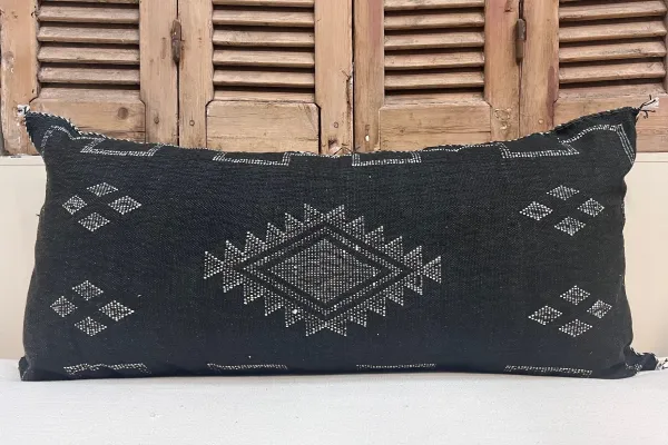 Sabra Kussen uit Marokko zwart 100cm x 50cm incl vulling nr.56264