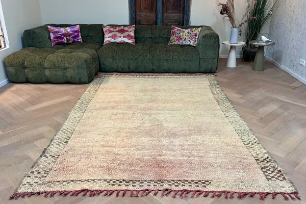 SALE Beni mguild vloerkleed 13015 286cm x 200cm (klein gaatje aan de rand, zie foto's)