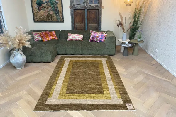 Handgeknoopt olijfgroen vloerkleed 00953 245cm x 168cm