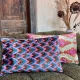Ikat Velvet kussen blauw roze 60cm x 40cm incl binnen kussen 
