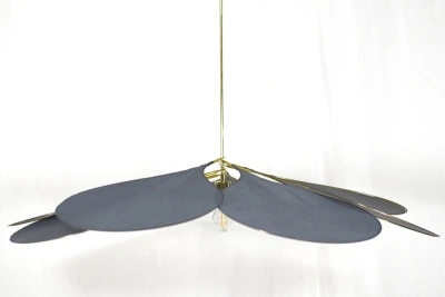 Georges store precieuse lamp, kleur; Fumee materiaal; messing met stof